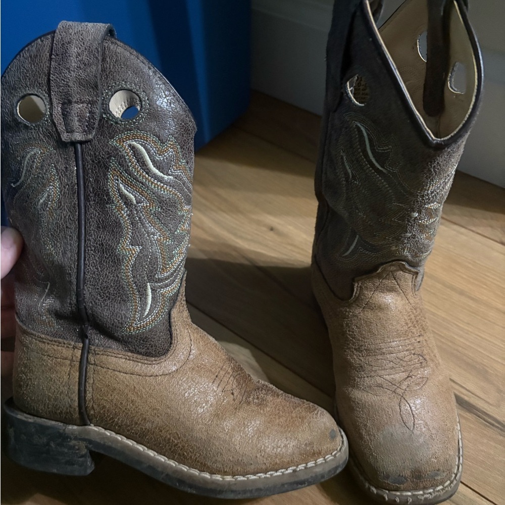 Boy boots